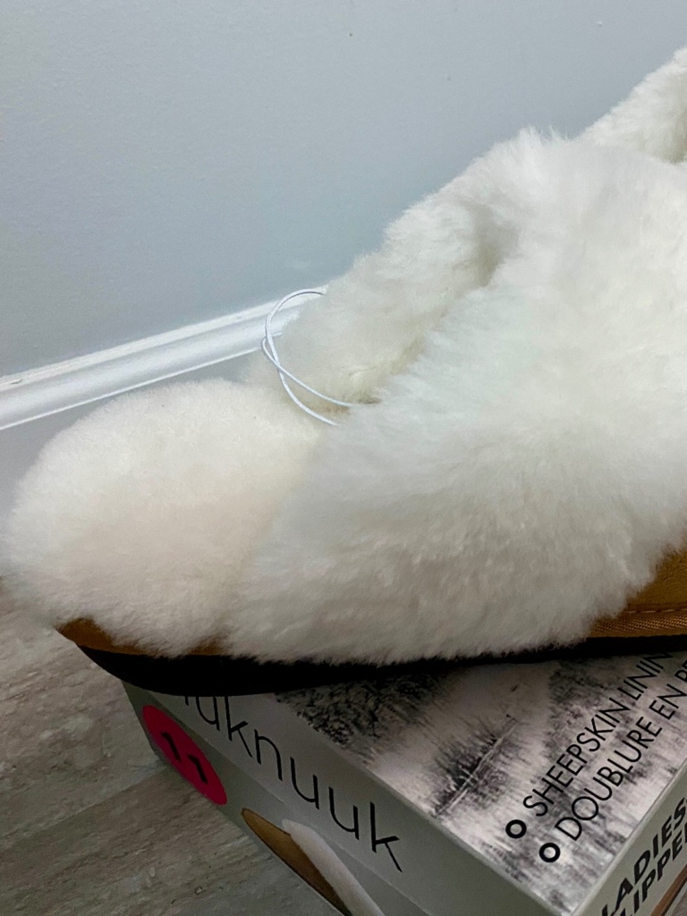 Ladies Nuknuuk Slippers Size 11 Suede Sheepskin NEW with Tags & Box - Picture 7 of 14